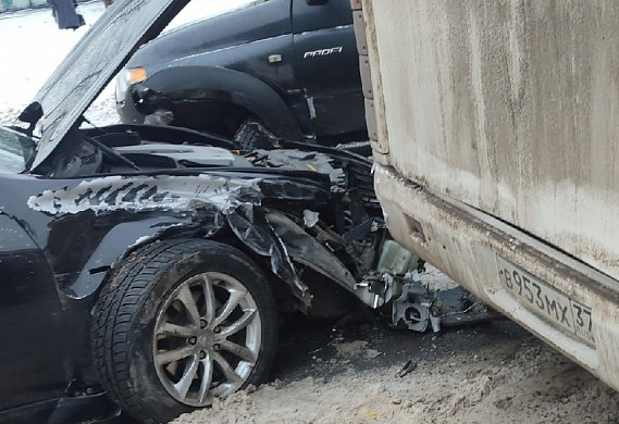 Столкновение автобусов и автомобилей в Иванове на видео